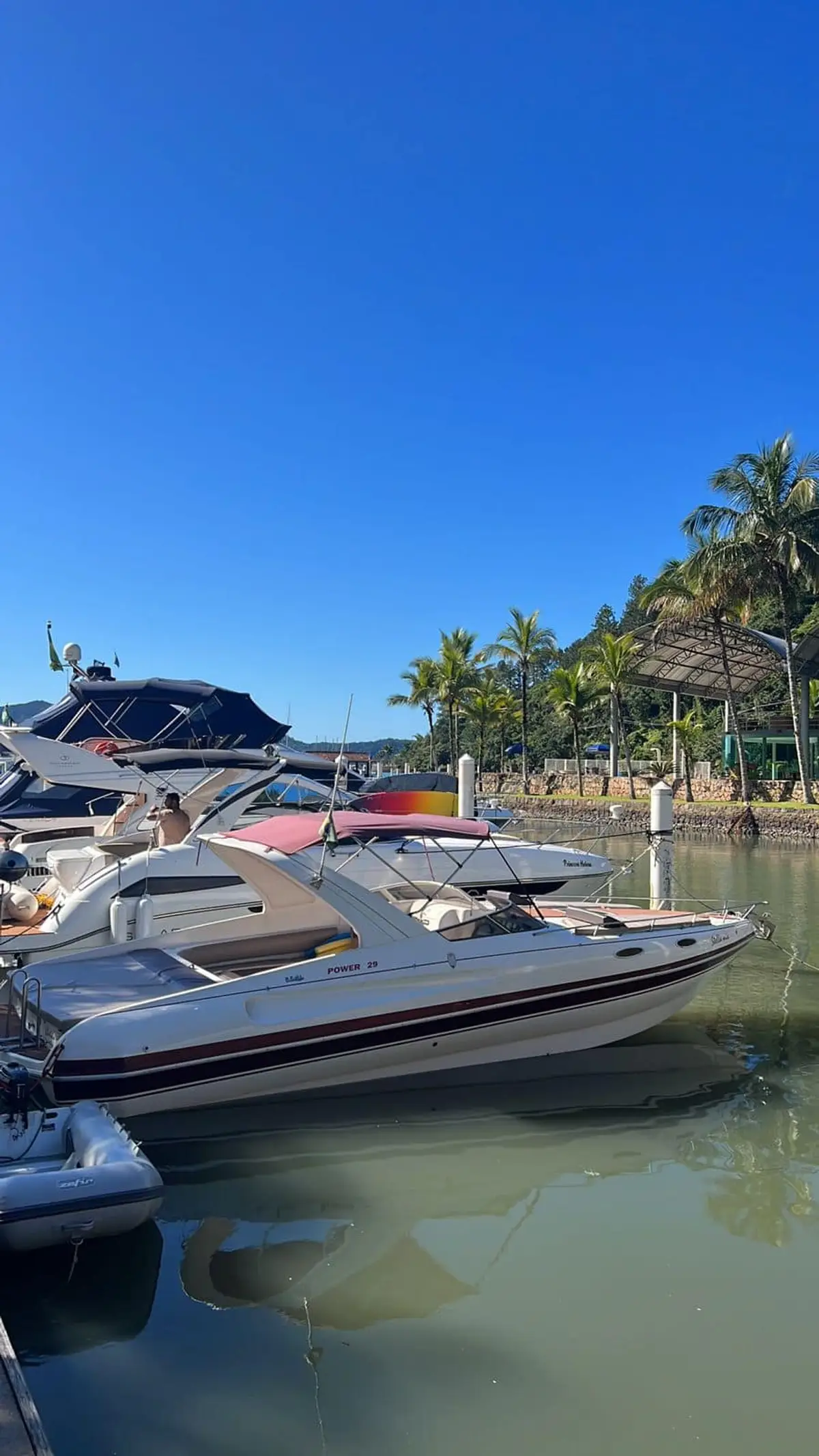 Lancha em Ubatuba — referência de passeio privativo